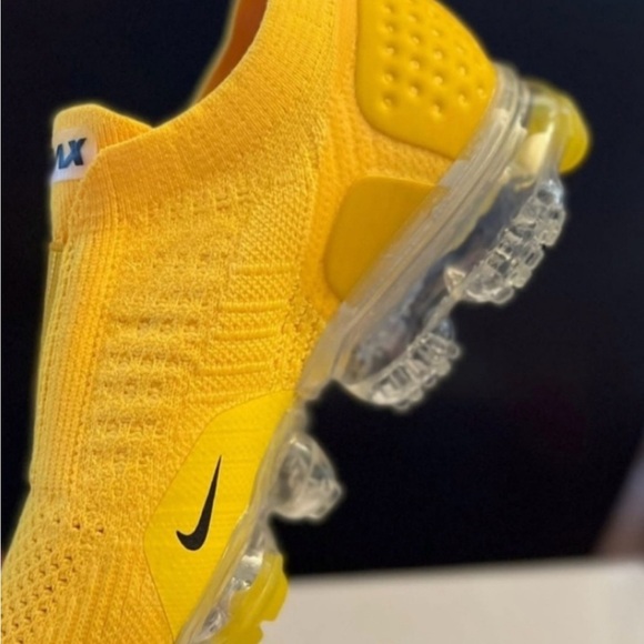 Nike Men's Bright Yellow Athletic Shoes - Picture 3 of 9